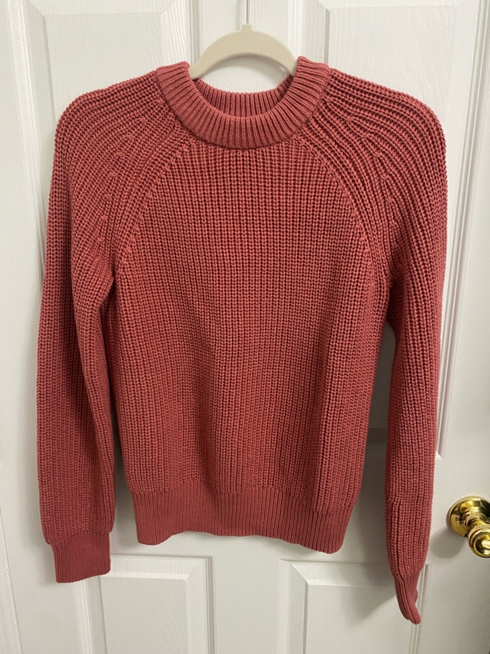 Evereve XS Classic Crewneck Knit Sweater - Dusty Rose Coral